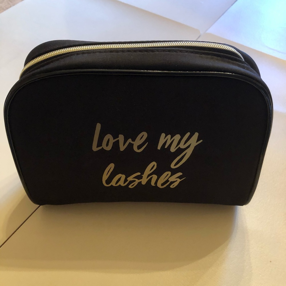 LOVE MY LASHES makeup bag for your long lashes 🥰